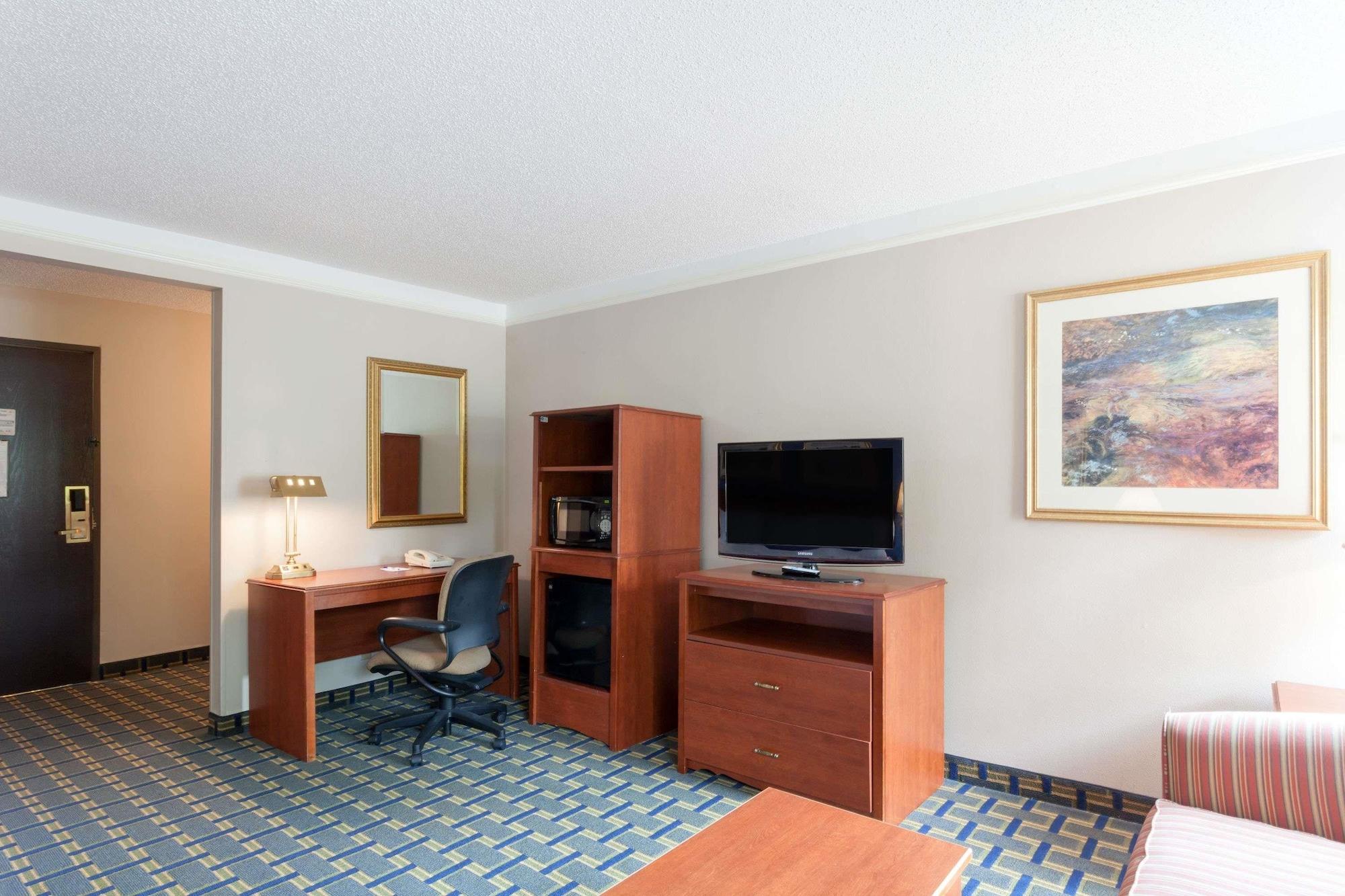 Hotel Baymont By Wyndham Memphis East Extérieur photo