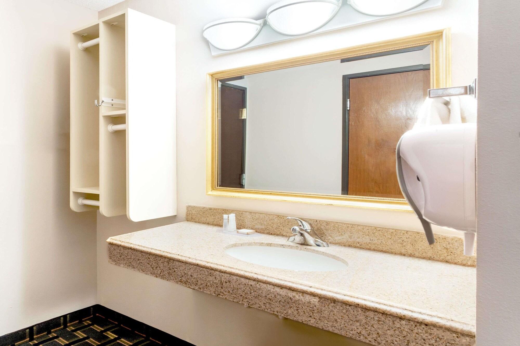 Hotel Baymont By Wyndham Memphis East Extérieur photo
